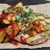Фото к позиции меню Фирменный бифштекс из индейки с маринованными грибами и картофелем с томатным джемом