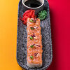 Фото к позиции меню Осидзуси с тартаром из лосося