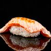 Фото к позиции меню Суши с опаленным лососем