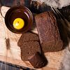 Фото к позиции меню Бородинский хлеб с черносливом и кориандром