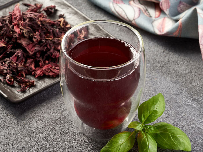 Красный чай с базиликом