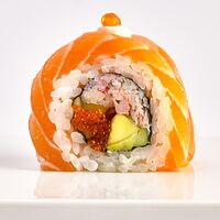 Урамаки ролл Fuji с камчатским крабом