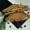 Фото к позиции меню Сэндвич с семгой на темном хлебе