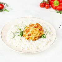 Азу из курицы под сырным соусом с рисом