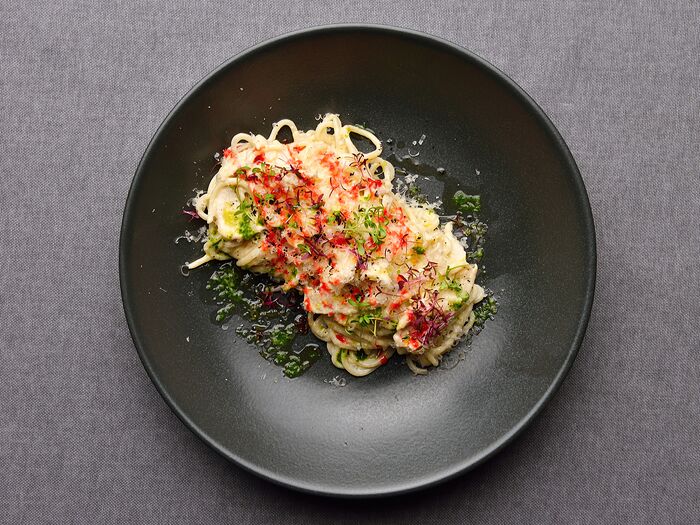 Спагетти с подкопченной индейкой, сыром пармезан в сливочном соусе