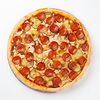 Фото к позиции меню Пицца Жгучая с пеперони и халапеньо