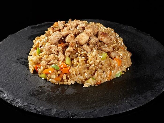 Рис с тигровой креветкой и овощи и соус на выбор