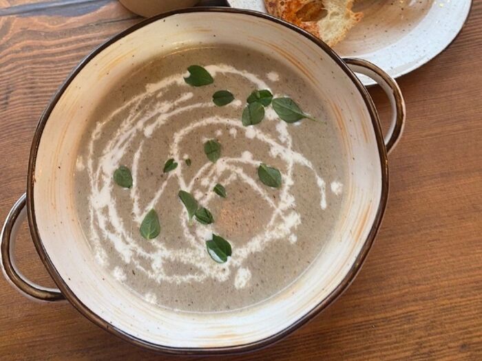 Крем-суп из шампиньонов с гренками