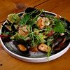 Фото к позиции меню Пикантный салат с морепродуктами