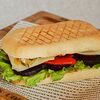 Фото к позиции меню Сэндвич с печёным перцем и сыром