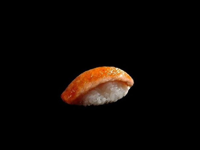 Суши карамельный лосось