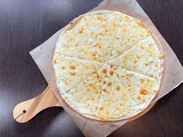 Пицца Четыре сыра 40 см стандартное тесто
