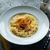 Фото к позиции меню Спагетти в сливочном соусе с креветками