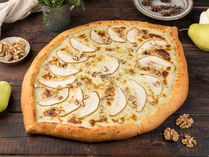 Пицца-пирог с грушей и горгонзолой