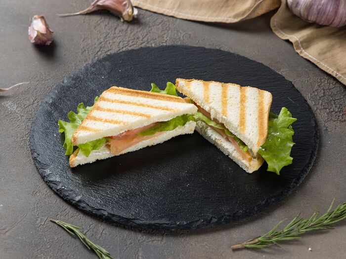 Сендвич с семгой и творожным сыром