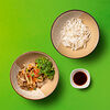 Фото к позиции меню Вок с морепродуктами, рисовой лапшой и соусом тери