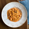 Фото к позиции меню Спагетти с продуктами моря в сливочно-томатном соусе