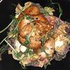 Фото к позиции меню Салат с цыпленком, овощами и сливочным спайси