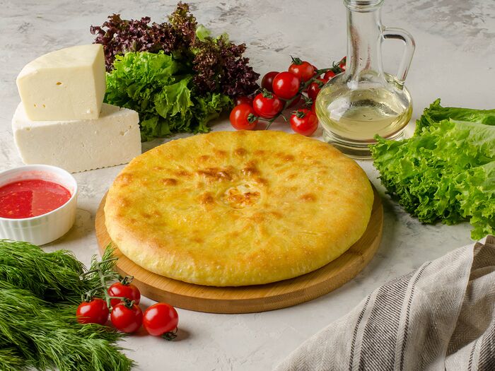 Осетинский пирог Сулуджын с сыром сулугуни