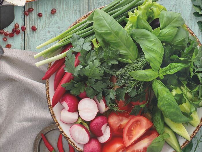 Ассорти из свежих овощей и зелени по-кавказски Малое