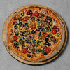 Фото к позиции меню Пицца с колбасками, зеленым лучком и оливками