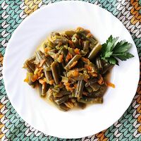 Тушеная стручковая фасоль с овощами