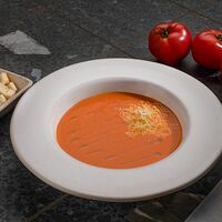 Суп-пюре из томатов с органическим сыром и гренками из пекарни М2
