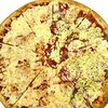 Фото к позиции меню Пицца Колбасная с сырком гигантская
