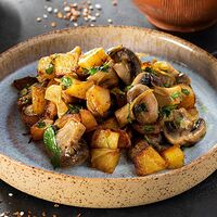 Жареные грибы с картофелем и луком