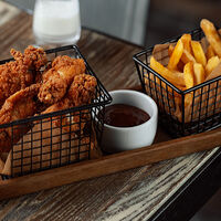 Крылья Kazan Fried Chicken с татарским соусом