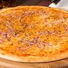 Фото к позиции меню Пицца с тунцом и красным луком по-сицилийски
