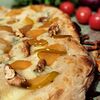 Фото к позиции меню Пицца с карамелизированным яблоком