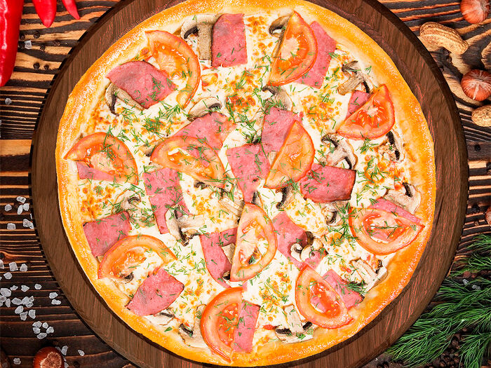 Верона 33 см•соус пицца•салями•ветчина•бекон•помидор•грибы шампиньоны•сыр моцарелла