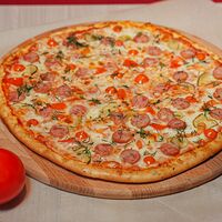 Пицца Фирменная с колбасами