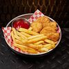 Фото к позиции меню Куриные наггетсы с картофелем фри и кетчупом