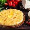 Фото к позиции меню Пирог с сыром, томатами и зеленым луком