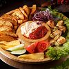 Фото к позиции меню Шашлык из куриного филе, картофель по-деревенски, овощи