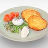 Фото к позиции меню Драники картофельные с лососем и яйцом пашот