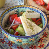 Фото к позиции меню Салат из помидоров и огурцов с брынзой (Греческий)