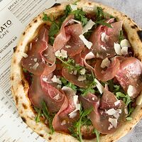Неаполитанская пицца Парма-руккола