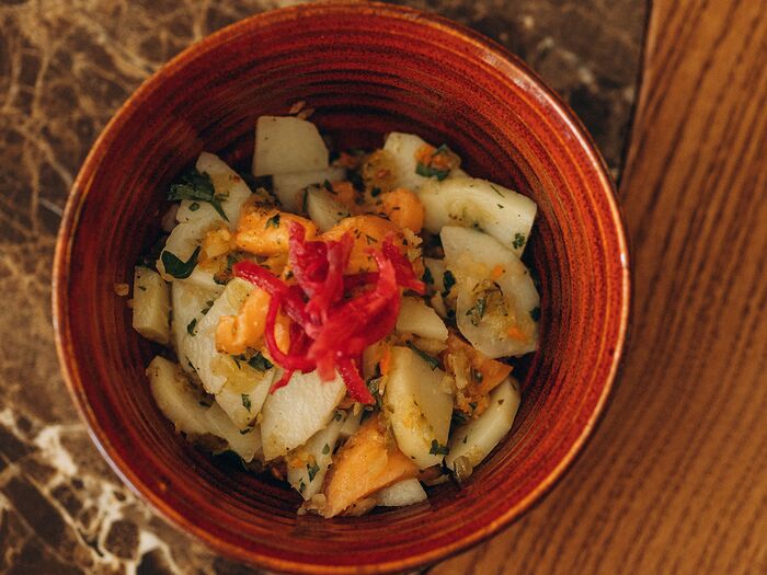 Картофельный салат с копченым лососем