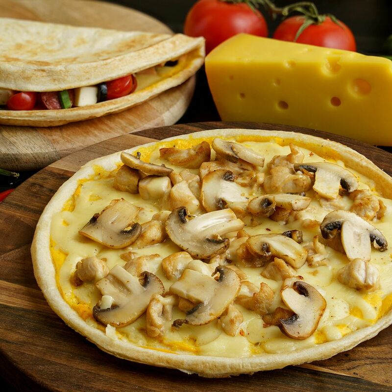 Шоу ПроСТО кухня Эксклюзив Рецепт закрытой пиццы с курицей и грибами смотреть онлайн