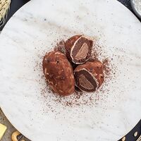 Авторский десерт Картошка с пралине и какао