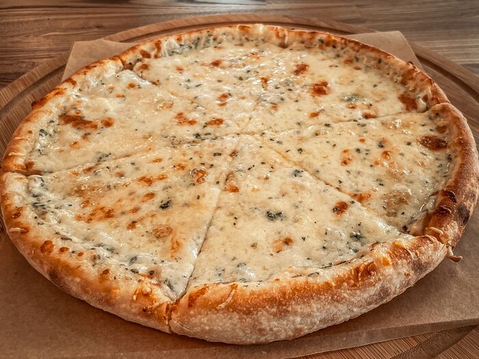 Пицца четыре сыра