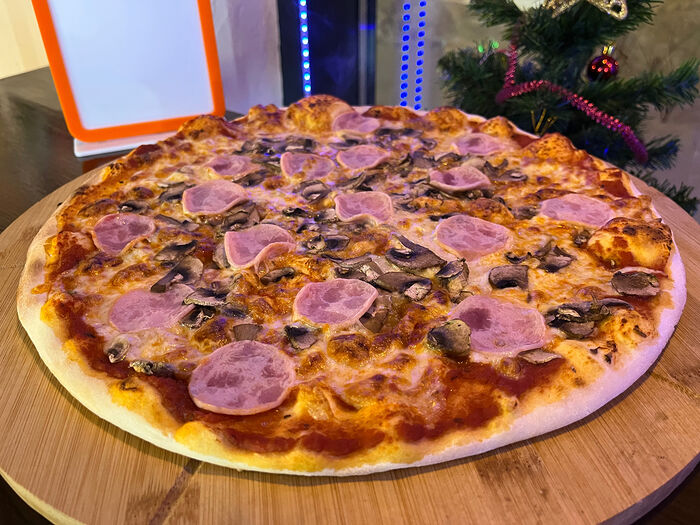 Пицца с ветчиной и грибами 35 см