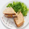 Фото к позиции меню Горячий сэндвич с индейкой и миксом салатов
