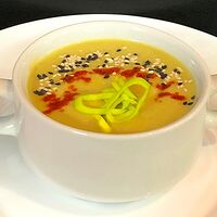Крем-суп тыквенный с тертым сыром и гренками