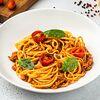 Фото к позиции меню Спагетти с домашним соусом болоньезе