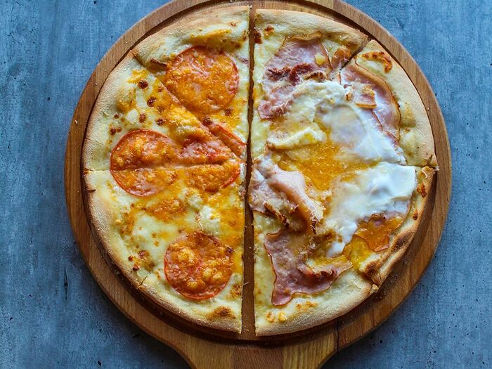 Пицца Четыре сыра - Карбонара (половинки) 32см