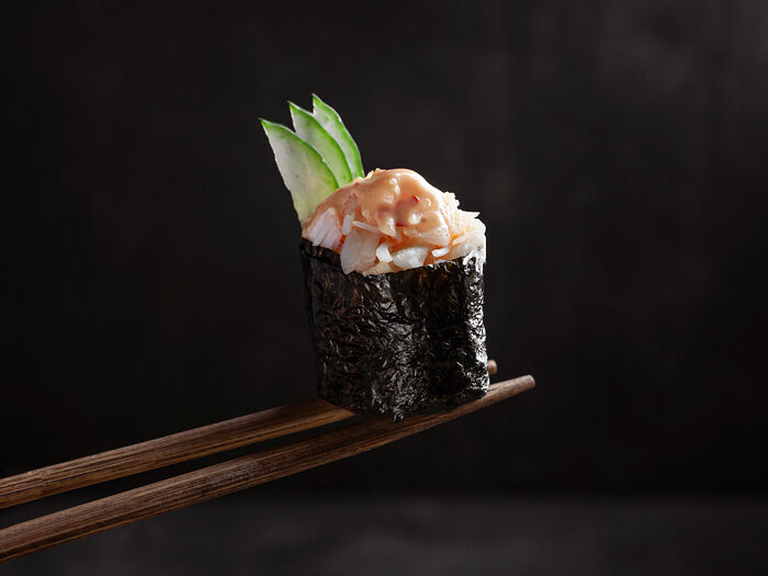 Спайси суши с камчатским крабом